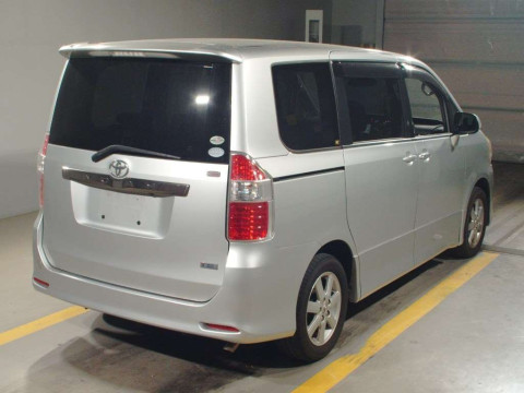 2008 Toyota Noah ZRR70W[1]