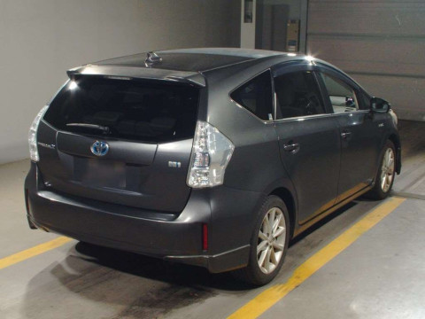 2012 Toyota Prius alpha ZVW40W[1]