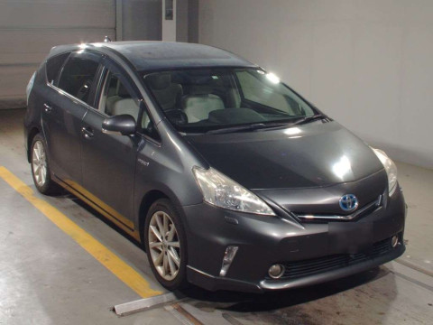 2012 Toyota Prius alpha ZVW40W[2]