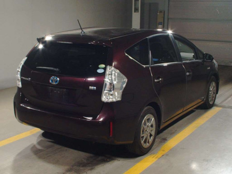 2014 Toyota Prius alpha ZVW41W[1]