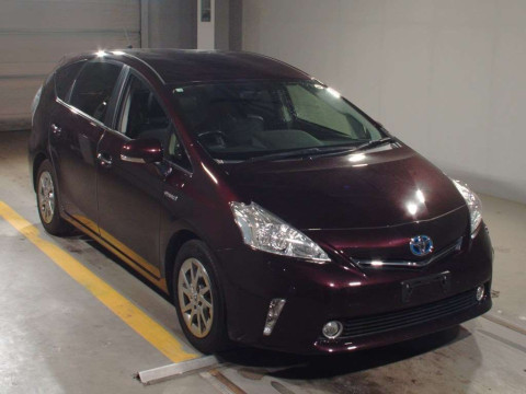 2014 Toyota Prius alpha ZVW41W[2]