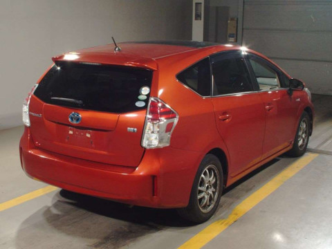 2014 Toyota Prius alpha ZVW41W[1]