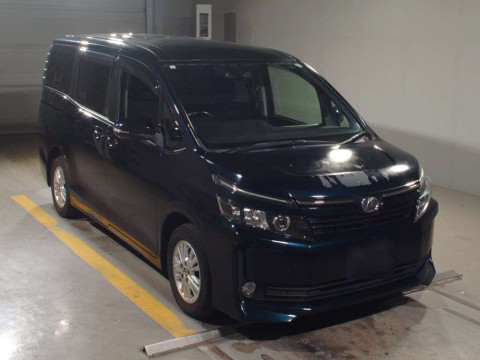 2014 Toyota Voxy ZRR80G[2]