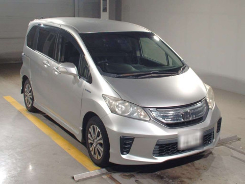 2013 Honda Freed hybrid GP3[2]