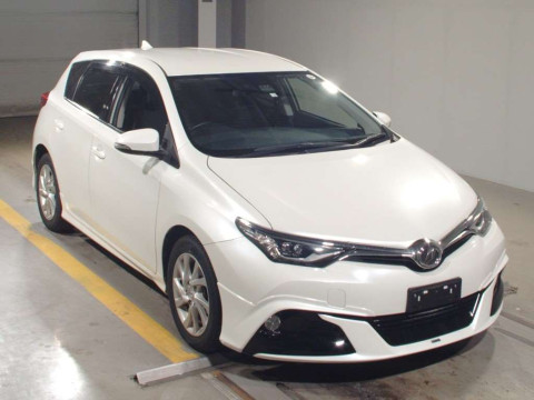 2016 Toyota Auris NZE181H[2]