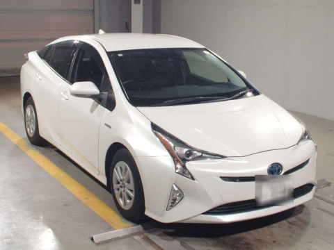 2018 Toyota Prius ZVW50[2]