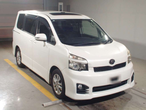 2010 Toyota Voxy ZRR70W[2]