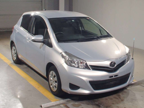 2013 Toyota Vitz NSP130[2]