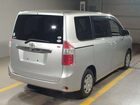 2007 Toyota Noah ZRR70G[1]