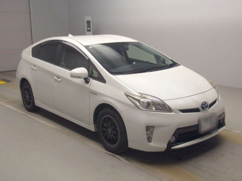 2015 Toyota Prius ZVW30[2]