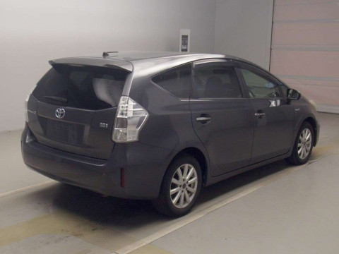 2013 Toyota Prius alpha ZVW41W[1]