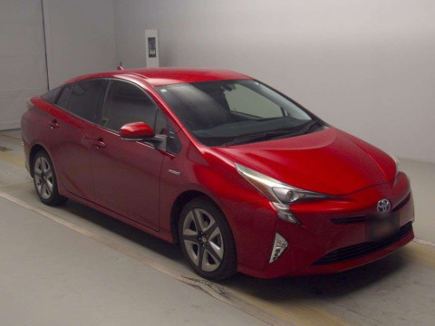 2016 Toyota Prius ZVW50[2]