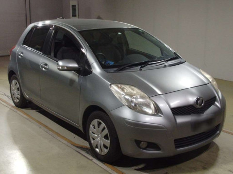 2010 Toyota Vitz SCP90[2]