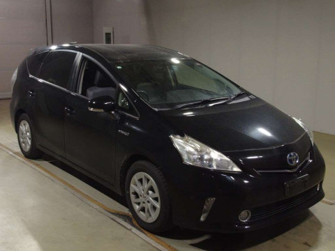 2012 Toyota Prius alpha ZVW40W[2]