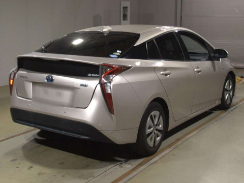 2016 Toyota Prius ZVW51[1]