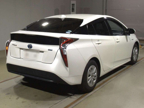 2017 Toyota Prius ZVW50[1]