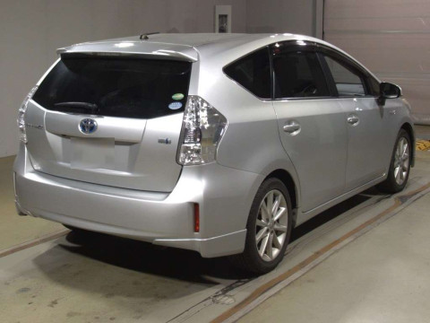 2012 Toyota Prius alpha ZVW41W[1]