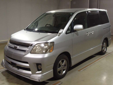 2005 Toyota Noah AZR60G[0]