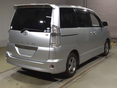 2005 Toyota Noah AZR60G[1]