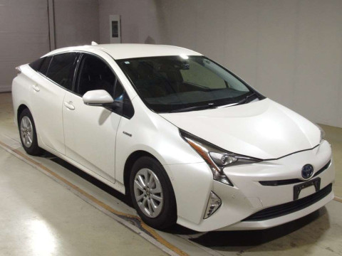 2017 Toyota Prius ZVW50[2]