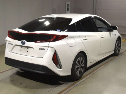 2017 Toyota Prius PHV ZVW52[1]