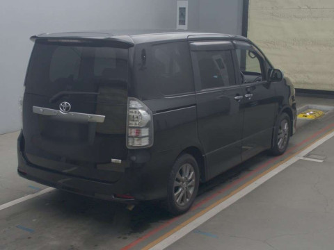 2011 Toyota Voxy ZRR70W[1]