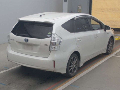 2012 Toyota Prius alpha ZVW41W[1]