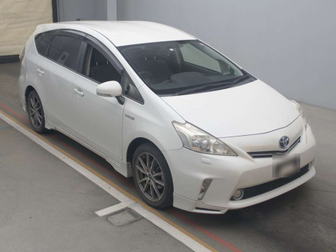 2012 Toyota Prius alpha ZVW41W[2]