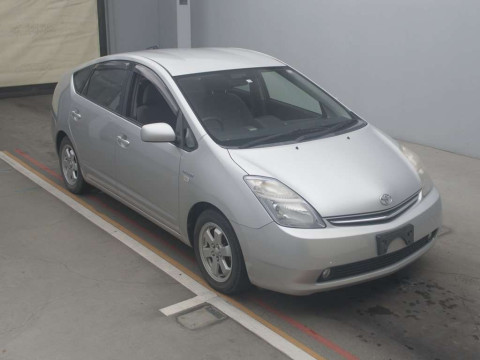 2010 Toyota Prius NHW20[2]