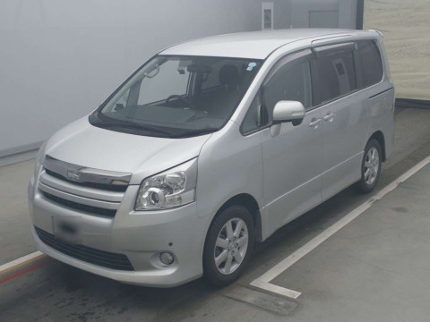 2007 Toyota Noah ZRR70W[0]