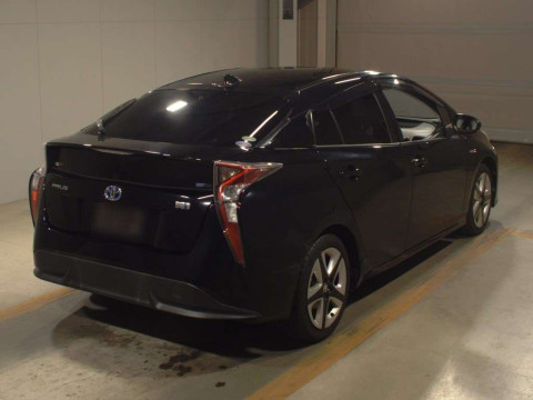 2016 Toyota Prius ZVW50[1]