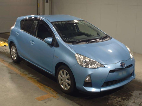 2014 Toyota Aqua NHP10[2]