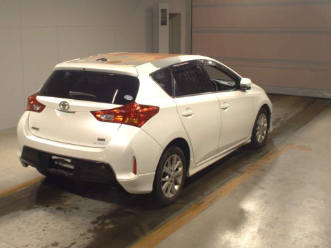 2012 Toyota Auris ZRE186H[1]