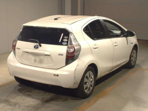 2012 Toyota Aqua NHP10[1]