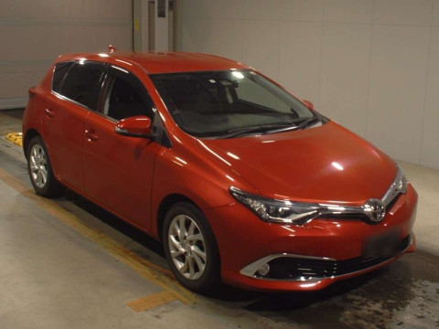 2017 Toyota Auris NZE181H[2]