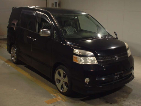 2007 Toyota Voxy AZR60G[2]