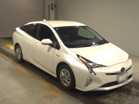 2018 Toyota Prius ZVW50[2]