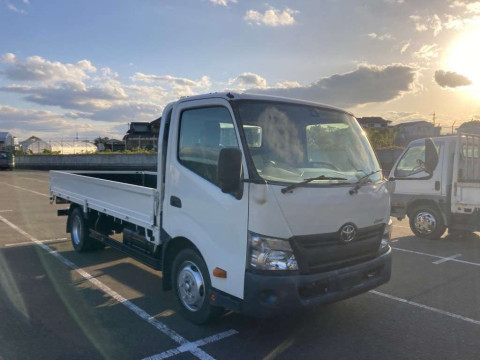 2018 Toyota Dyna Truck XZU710[2]