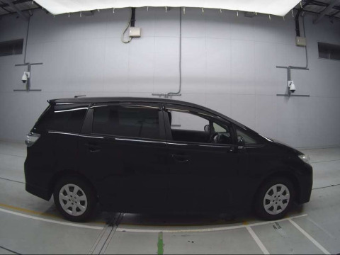 2013 Toyota Wish ZGE20W[2]