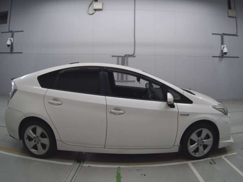 2011 Toyota Prius ZVW30[2]