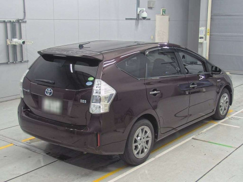 2014 Toyota Prius alpha ZVW41W[1]