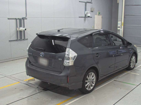 2012 Toyota Prius alpha ZVW41W[1]