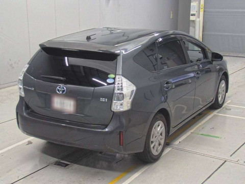 2014 Toyota Prius alpha ZVW41W[1]