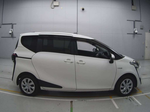 2016 Toyota Sienta NHP170G[2]