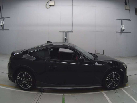 2014 Toyota 86 ZN6[2]