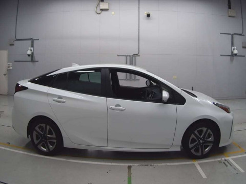 2021 Toyota Prius ZVW51[2]