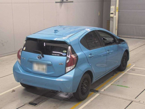 2015 Toyota Aqua NHP10[1]