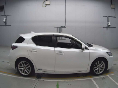 2016 Lexus CT ZWA10[2]