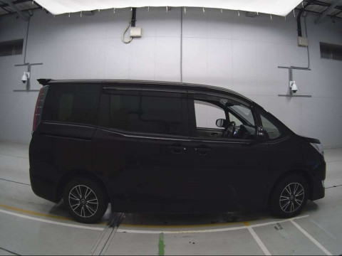 2019 Toyota Noah ZRR80G[2]