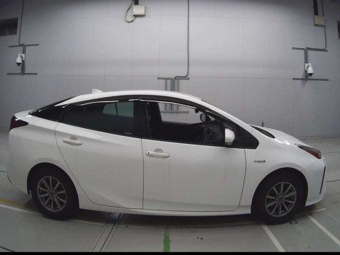 2019 Toyota Prius ZVW51[2]